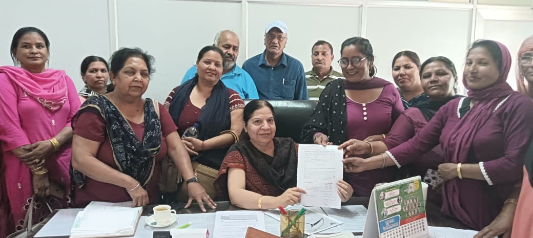 डेमोक्रेटिक आशा वर्कर्स फैसिलिटेटर यूनियन द्वारा नवांशहर में विशाल रैली
